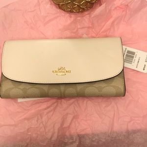 BNWT Coach Signature Checkbook Wallet